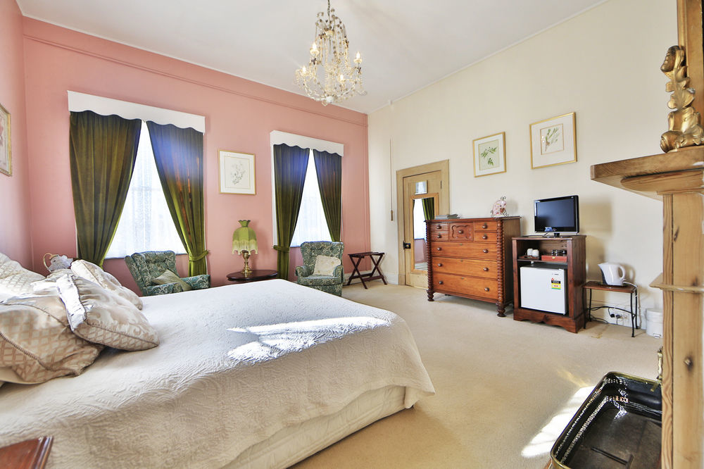 The Racecourse Inn Longford Buitenkant foto