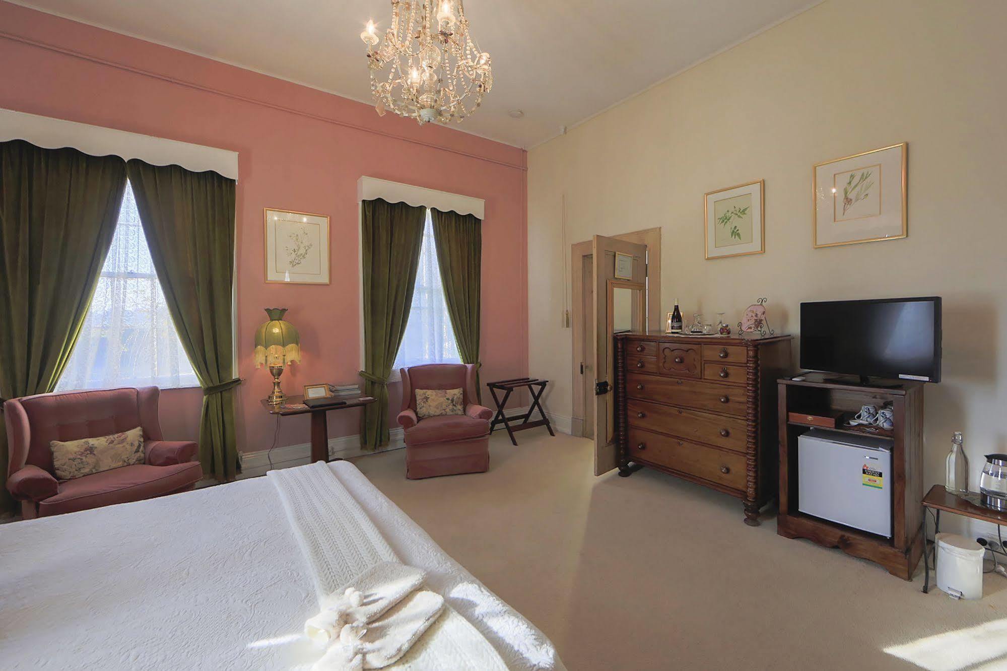 The Racecourse Inn Longford Buitenkant foto