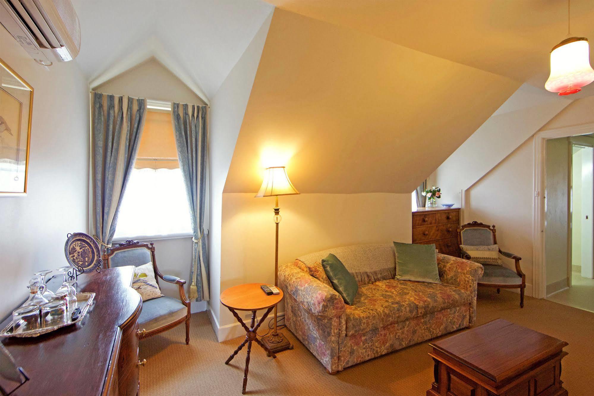 The Racecourse Inn Longford Buitenkant foto