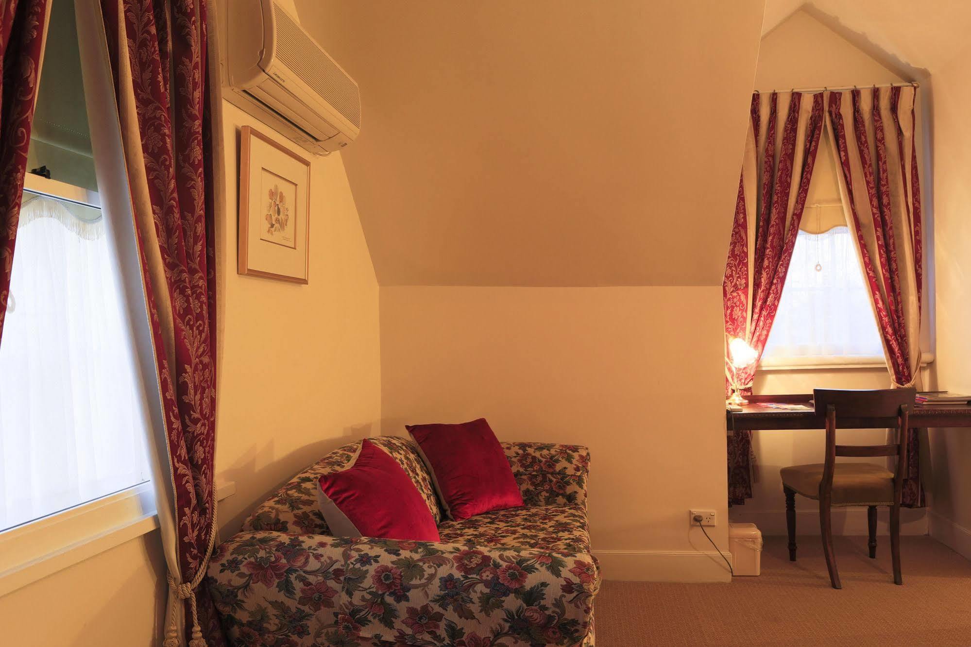 The Racecourse Inn Longford Buitenkant foto