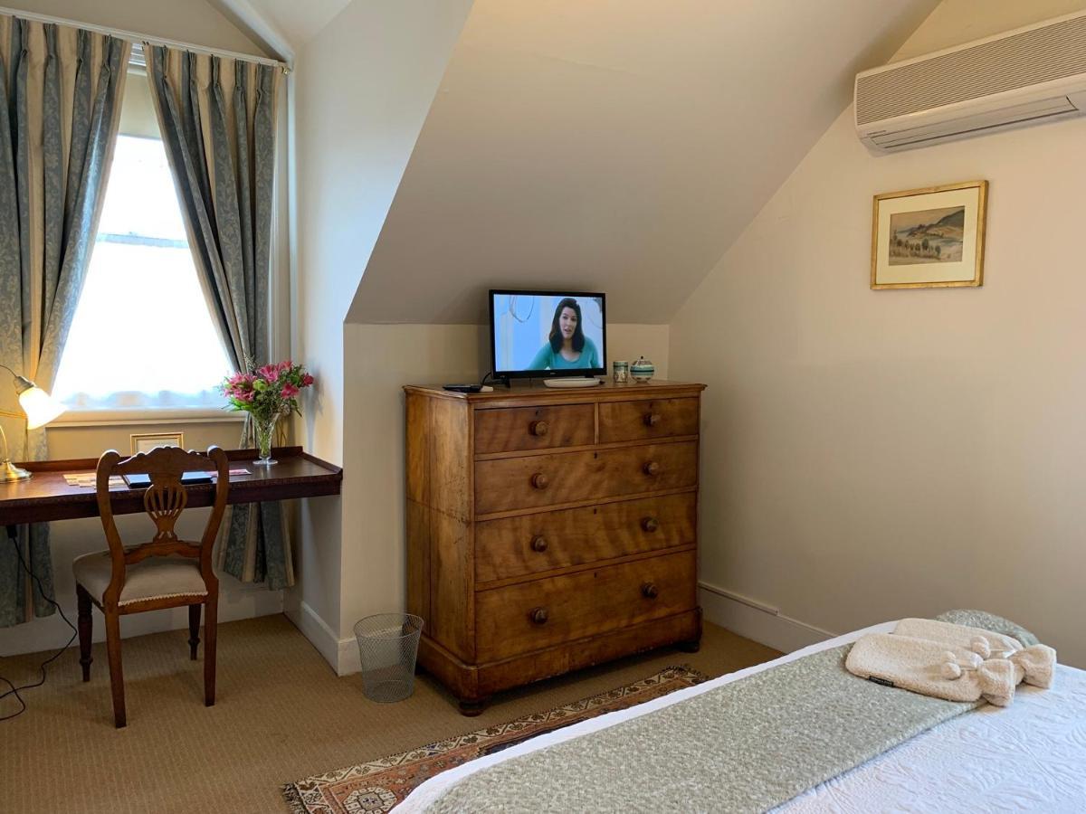 The Racecourse Inn Longford Buitenkant foto